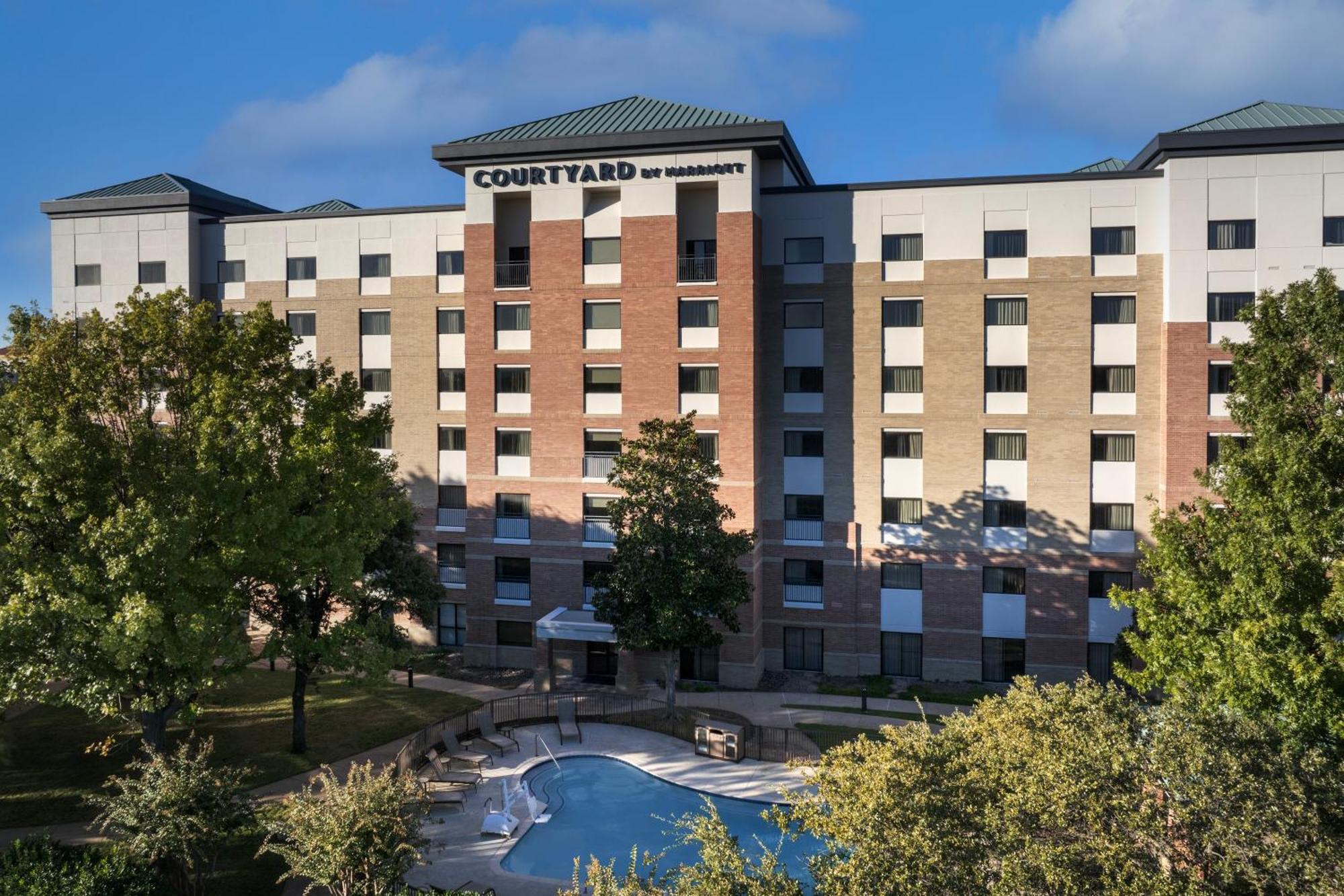 Courtyard Dallas Addison Quorum Drive Hotel Buitenkant foto