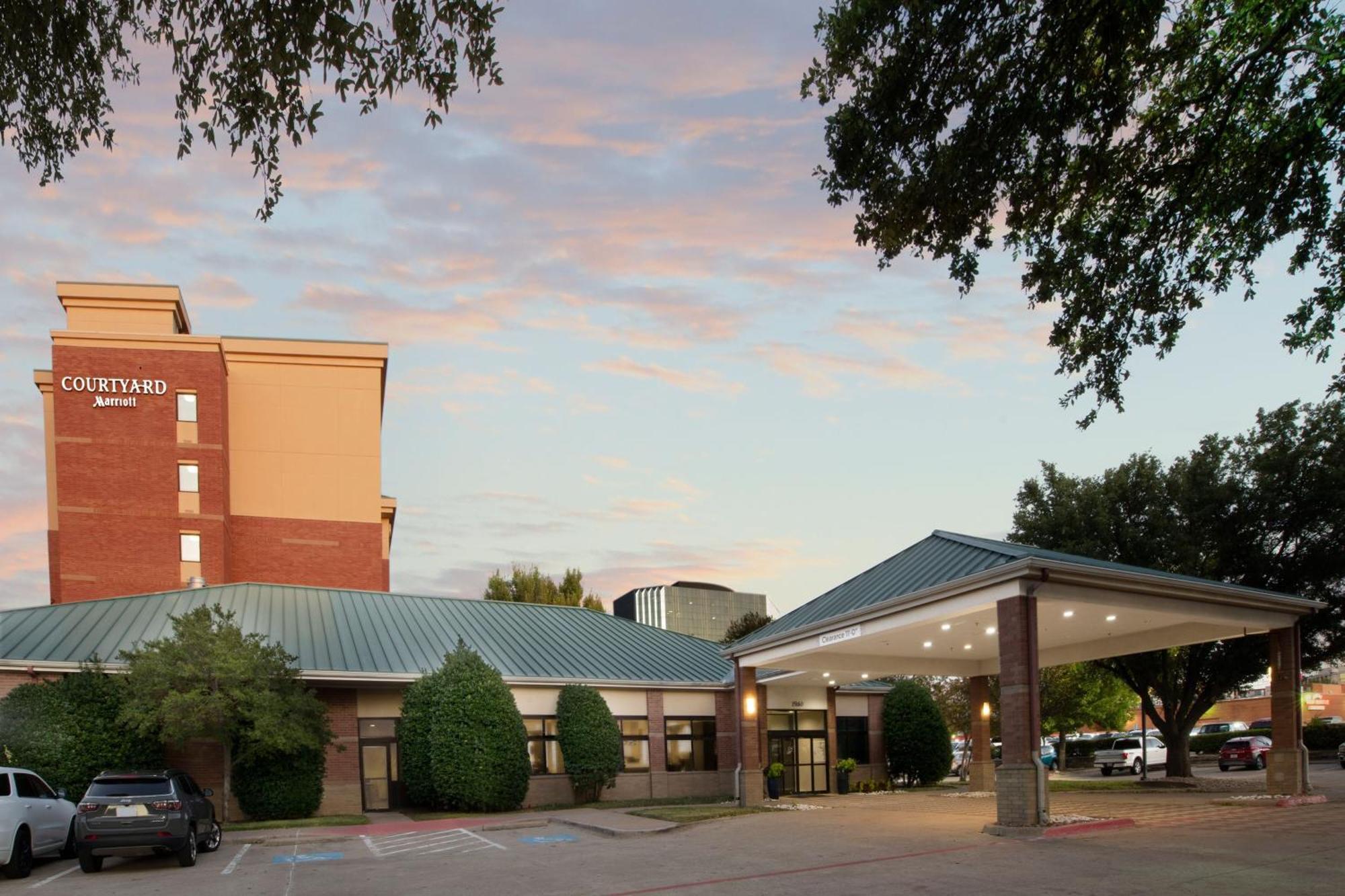 Courtyard Dallas Addison Quorum Drive Hotel Buitenkant foto